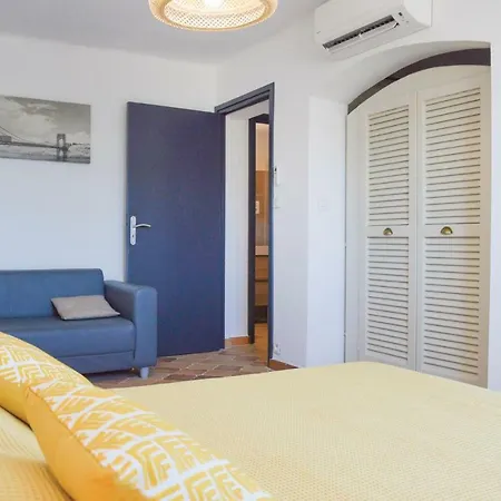 Casa vacanze Four Bedroom Holiday In Figari *