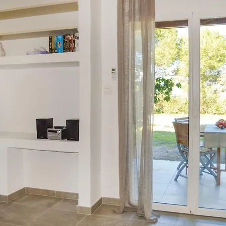 Four Bedroom Holiday In Figari Casa de Férias *